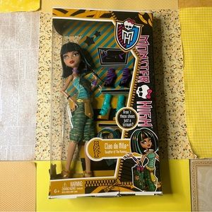 Shoes Make the Monster, Cleo de Nile Monster High Doll